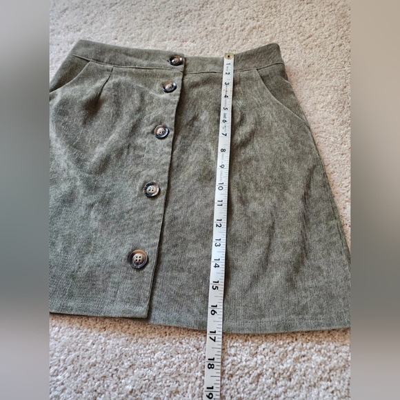 Everly Womens SMALL GREEN Thin Short soft Corduroy Button Mini Skirt Y2K - Picture 3 of 6